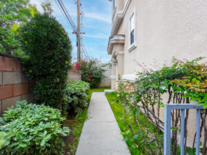 End Unit Exterior